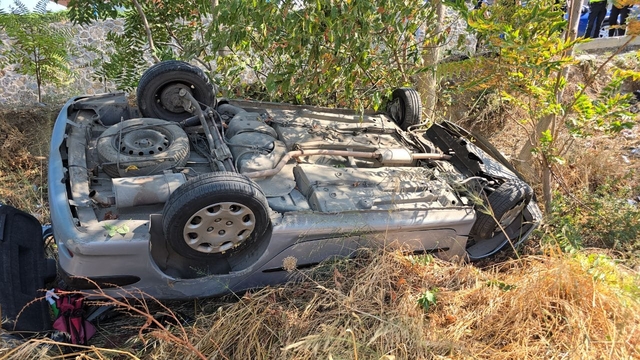 Bursa'da şarampole devrilen aracın sürücüsü yaralandı