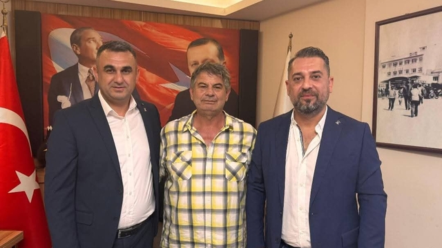 Söke'de CHP'den istifa eden 2 meclis üyesi AK Parti'ye katıldı