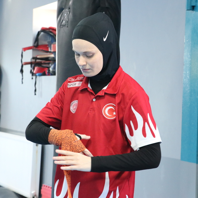 Milli sporcu Ayşe, "kendimi buldum" dediği kick boksta zirveyi odaklandı