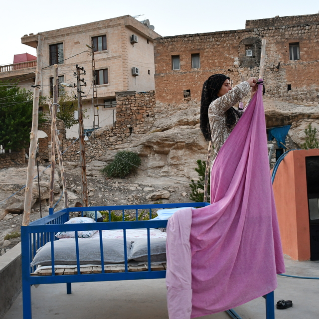 Mardin ve Batman'da sıcak havada "dam palas" keyfi