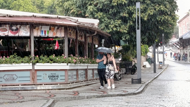 Trakya için 'yağış' uyarısı; Edirne'de sağanak etkili oldu