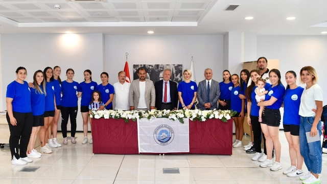 Ortahisar Belediyespor, 15 oyuncuyla sözleşme imzaladı