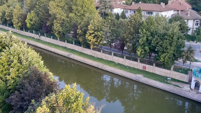 Eskişehir'de Porsuk Çayı'nın çevresindeki kirliliğe tepki