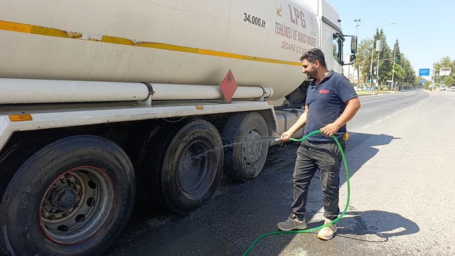 Adıyaman'da yakıt yüklü tankerde çıkan yangın söndürüldü