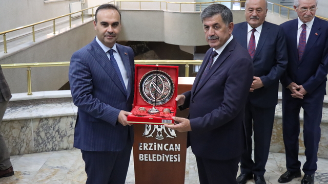 Sanayi ve Teknoloji Bakanı Kacır, Erzincan'da ziyaretlerde bulundu