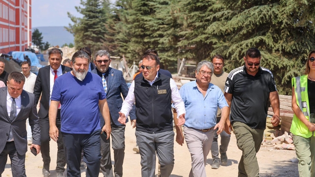 Bilecik Valisi Sözer öğrenci yurdu inşaatında inceleme yaptı