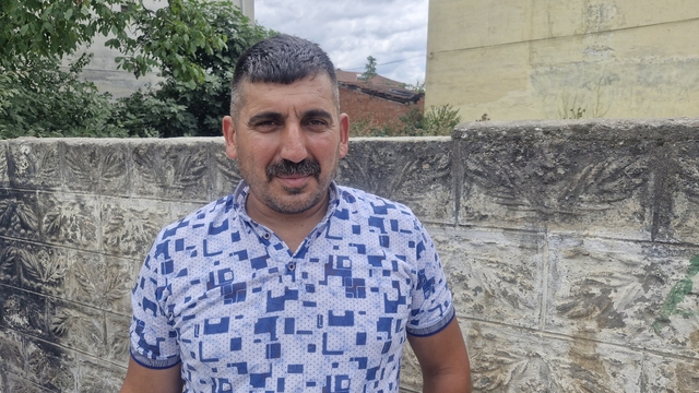 Tokat'ta kereste fabrikasındaki iki tilki cep telefonuyla görüntülendi