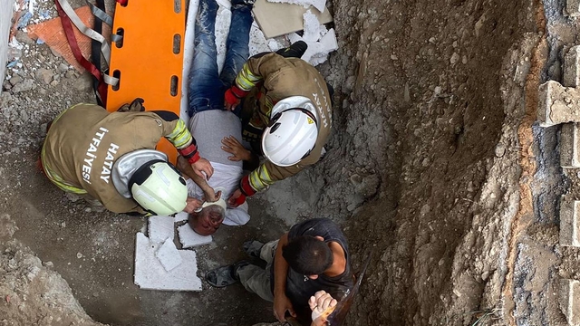 İskenderun'da inşaat boşluğuna düşen kişi yaralandı