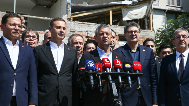 CHP Genel Başkanı Özel, 6,1 büyüklüğünde depremin yaşandığı Sındırgı'da konuştu: