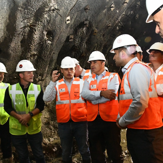Ardahan Valisi Çiçek, inşaatı devam eden Ilgar Tüneli'nde incelemelerde bul...