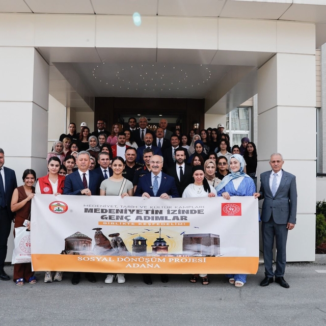 Adana'dan 40 kız öğrenci Nevşehir kampına uğurlandı