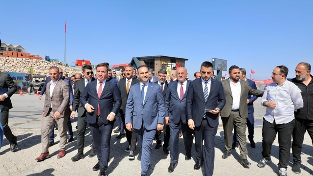 Sanayi ve Teknoloji Bakanı Kacır Ergan Dağı Kayak Merkezi'ni ziyaret etti