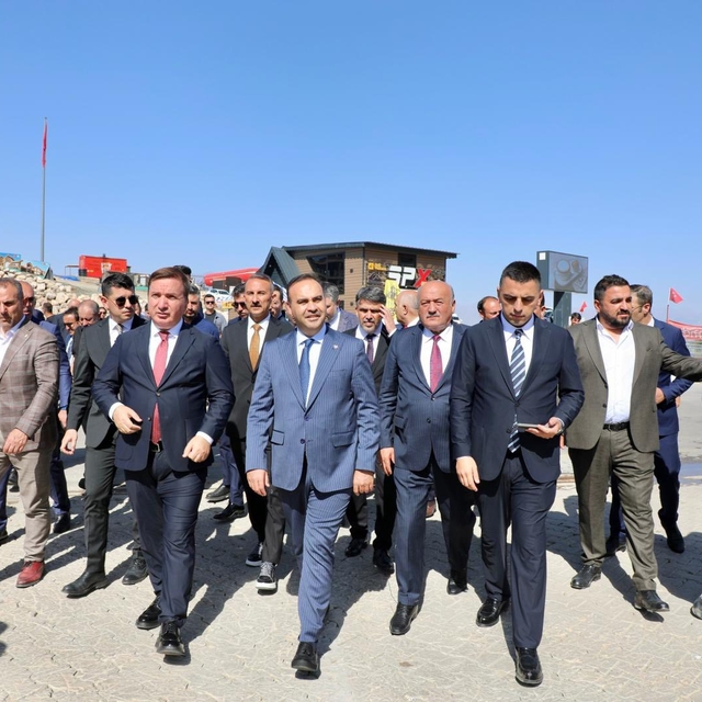 Sanayi ve Teknoloji Bakanı Kacır Ergan Dağı Kayak Merkezi'ni ziyaret etti