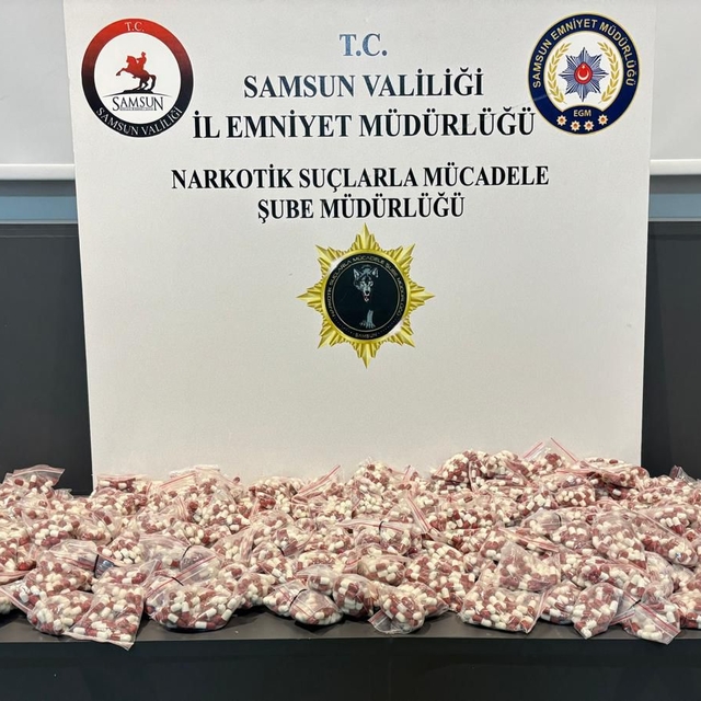Samsun'da 11 bin 300 sentetik ecza hapı ele geçirildi