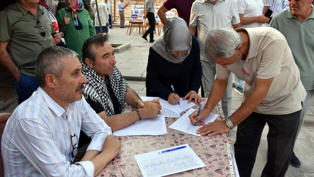 Kırıkkale'de İsrail'in Gazze'ye yönelik saldırılarına karşı imza kampanyası başlatıldı