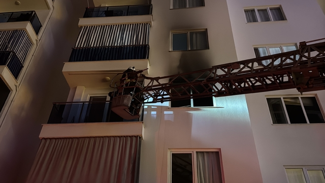 Alanya'da apartman dairesinde çıkan yangın hasara neden oldu
