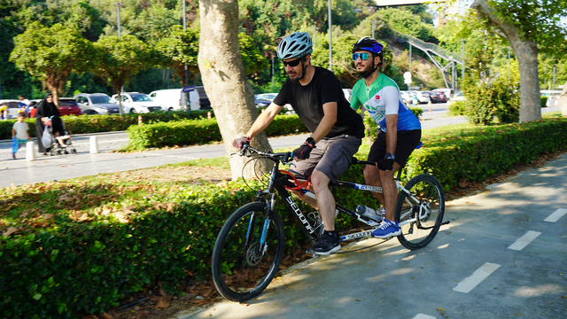 Görme yetisini kaybetti ama tutkusu bisikletten vazgeçmedi