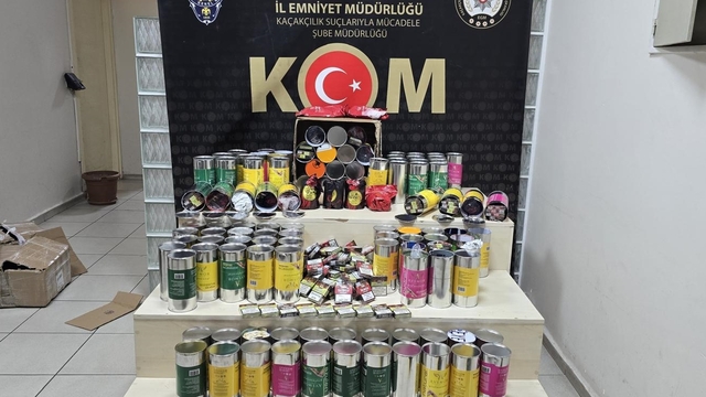 İzmir'de kaçakçılık operasyonlarında 21 kişiye adli işlem yapıldı