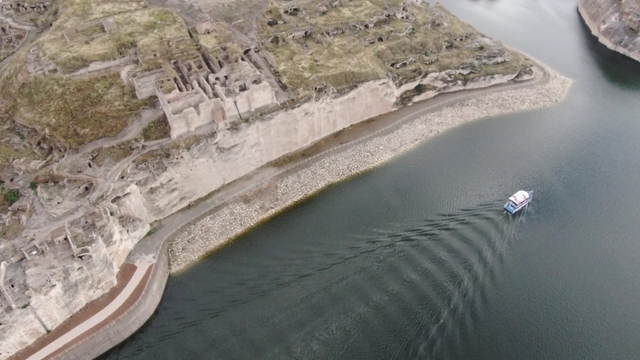 12 bin yıllık antik kent Hasankeyf'te tekne turuyla tarihsel yolculuk
