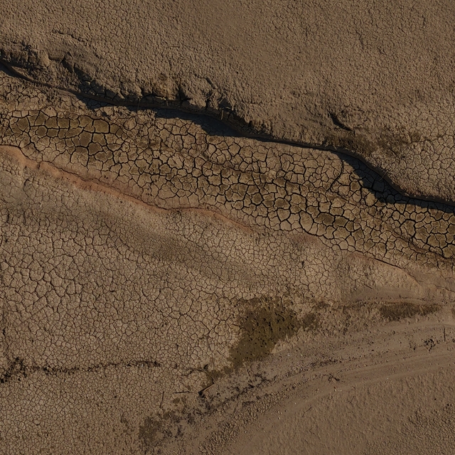 'Su şehri' Bursa'nın 35 günlük suyu kaldı; kuruyan Nilüfer Barajı dronla gö...