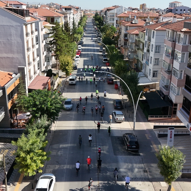 Düzenlenen bisiklet turlarıyla hareketli yaşıyorlar