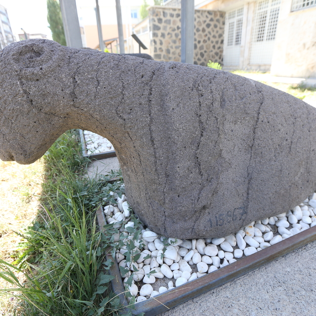 Kars Arkeoloji Müzesi farklı dönemlerin "sessiz tanıkları"na ev sahipliği y...