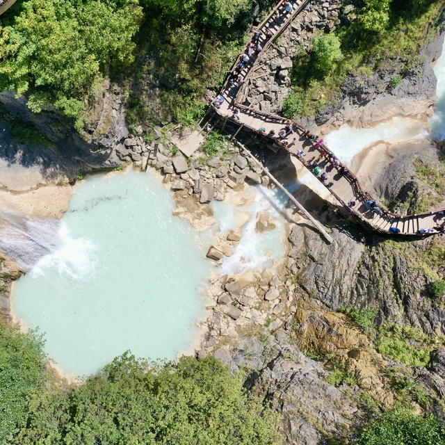 Göksu travertenleri ve Mavigöl turkuaz renkleriyle turizmde ön planda