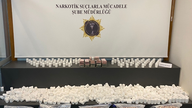 Samsun'da karpuz yüklü kamyonette 110 bin uyuşturucu hap ve para ele geçirildi