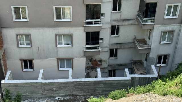 Çayeli'nde heyelan yaşanan alandaki istinat duvarı çalışmaları tamamlandı