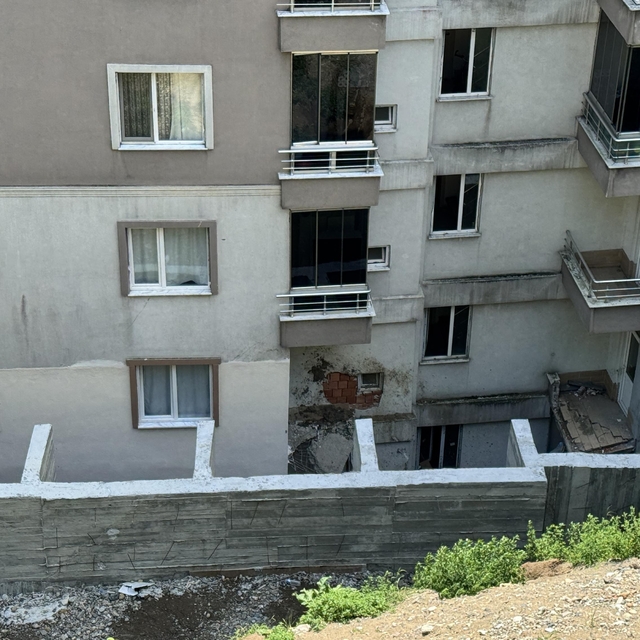 Çayeli'nde heyelan yaşanan alandaki istinat duvarı çalışmaları tamamlandı