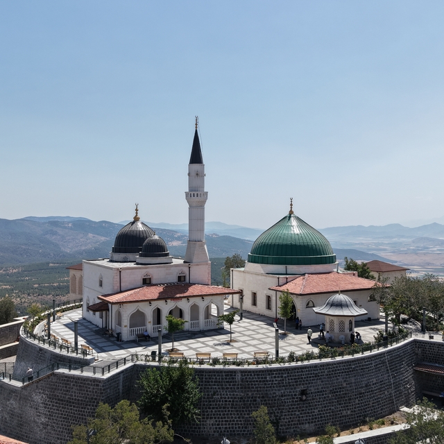Depremlerde hasar alan Hz. Ukkaşe Türbesi yeniden ziyarete açıldı
