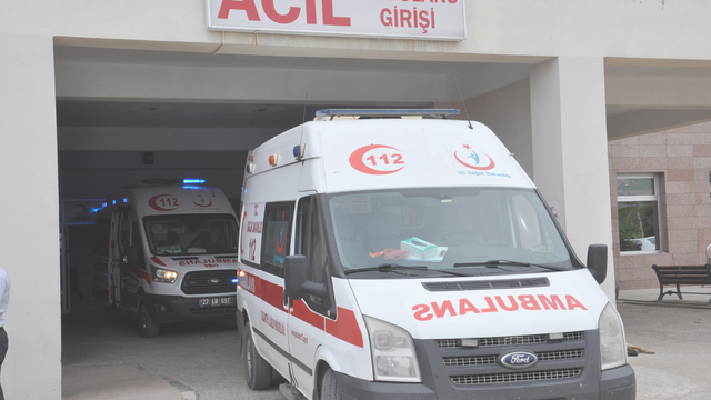 Çöp konteynerine çarpan motosikletin sürücüsü yaralandı
