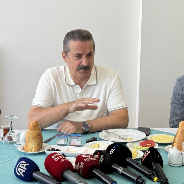 AK Parti Artvin Milletvekili Faruk Çelik, basın toplantısı düzenledi