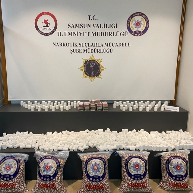 Karpuz yüklü kamyonetten 110 bin 466 adet sentetik ecza hap çıktı