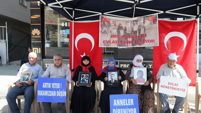 Muşlu aileler DEM Parti önündeki eylemlerini sürdürdü
