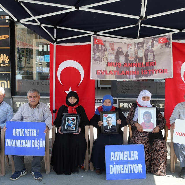 Muşlu aileler DEM Parti önündeki eylemlerini sürdürdü