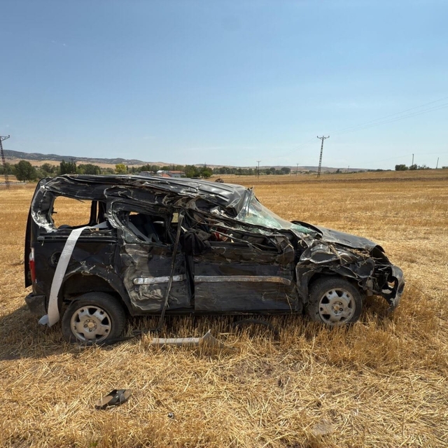 Yozgat'ta hafif ticari aracın iş makinesine çarptığı kazada 1 kişi öldü, 1...