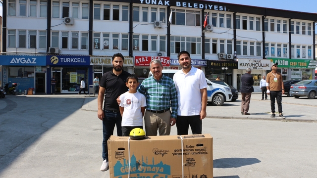 Konya'da "Güle Oynaya Camiye Gel Projesi" kapsamında bisiklet dağıtımı başladı