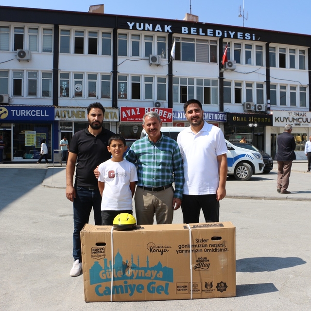 Konya'da "Güle Oynaya Camiye Gel Projesi" kapsamında bisiklet dağıtımı başl...