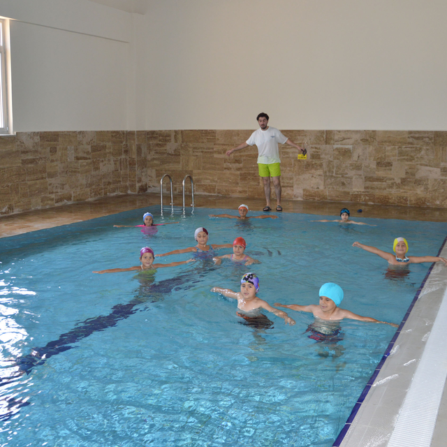 Havza'da 7-13 yaş çocuklar için yüzme kursları başladı