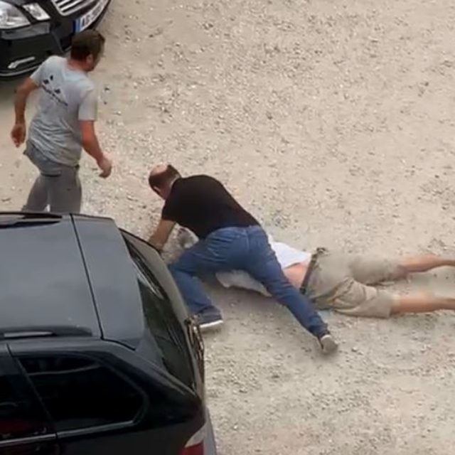 Otopark ücreti tartışmasında müşterisini vurdu; kavga anları kamerada