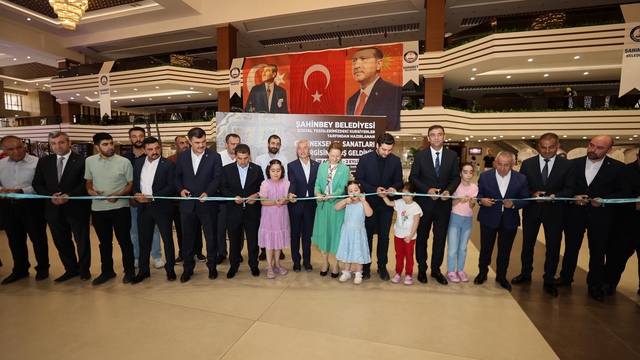 Gaziantep'te yaz okulu kursiyerleri için sergi açıldı