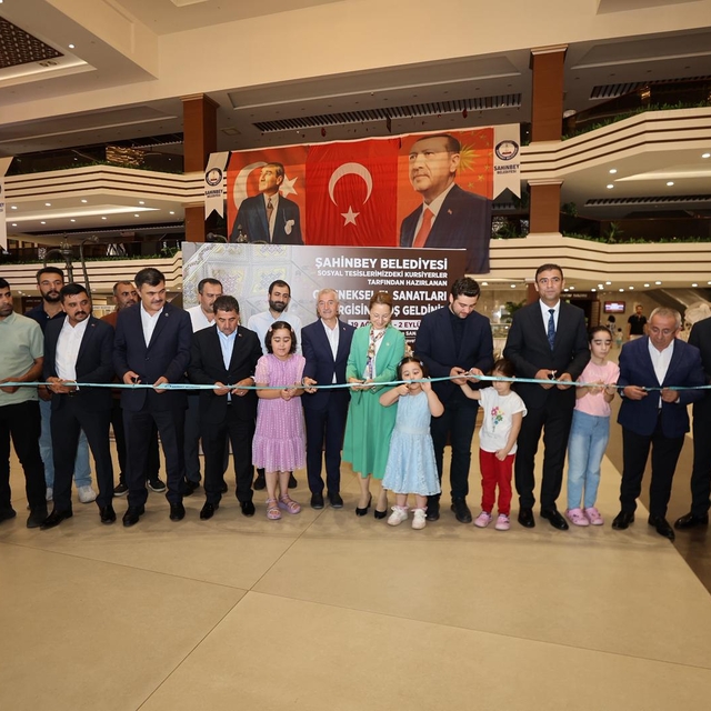 Gaziantep'te yaz okulu kursiyerleri için sergi açıldı