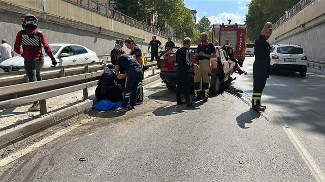Otomobil alt geçidin duvarına çarptı: 2 yaralı