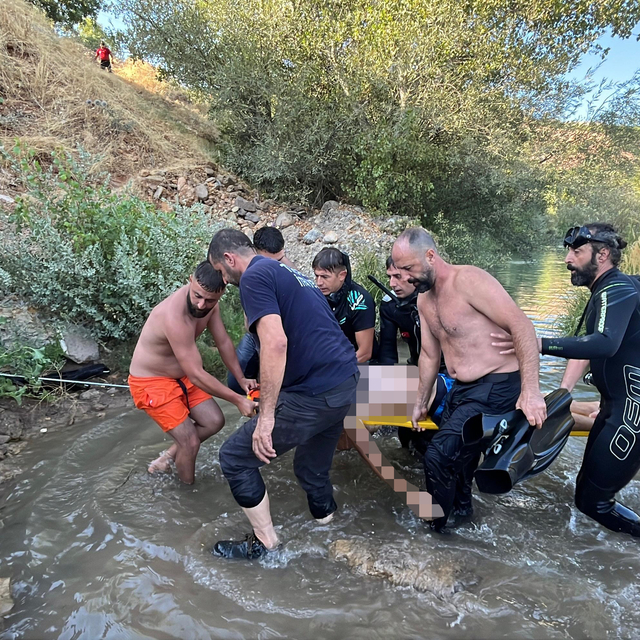 Tunceli'de Pülümür Çayı'na giren kişi boğuldu