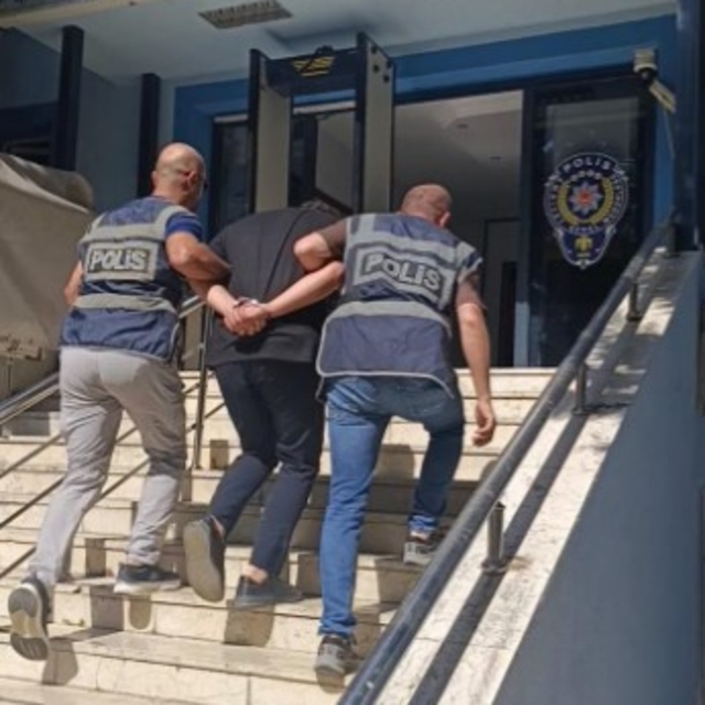 Polis memuru olan komşusu sayesinde, dolandırılmaktan kurtuldu