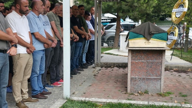 Bursa'da havuzda fenalaşan ve hastanede hayatını kaybeden çocuğun cenazesi defnedildi