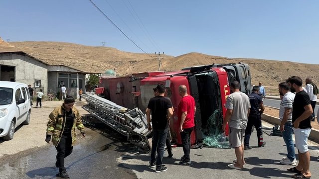 Şırnak'ta devrilen itfaiye aracındaki 5 kişi hafif yaralandı