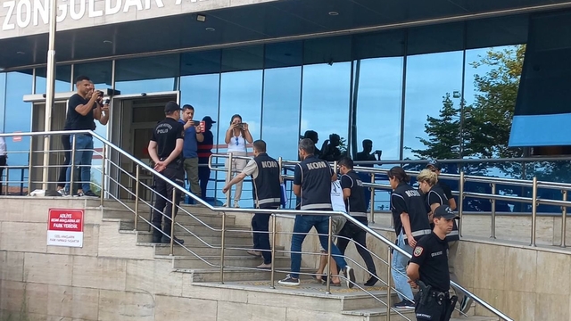 İndirimli tatil vaadiyle 300 kişiyi dolandırdığı iddia edilen çift yakalandı