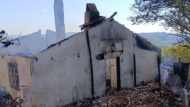 Nallıhan'da tek katlı evde yangın çıktı